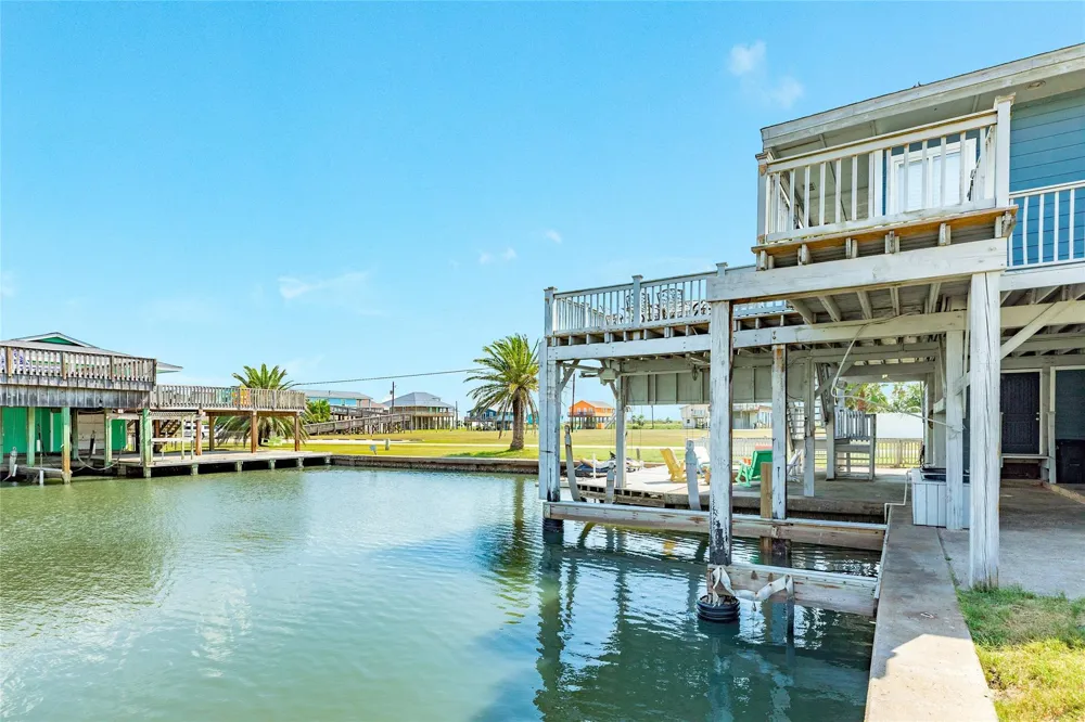 202 Schooner Drive Freeport, TX 77541