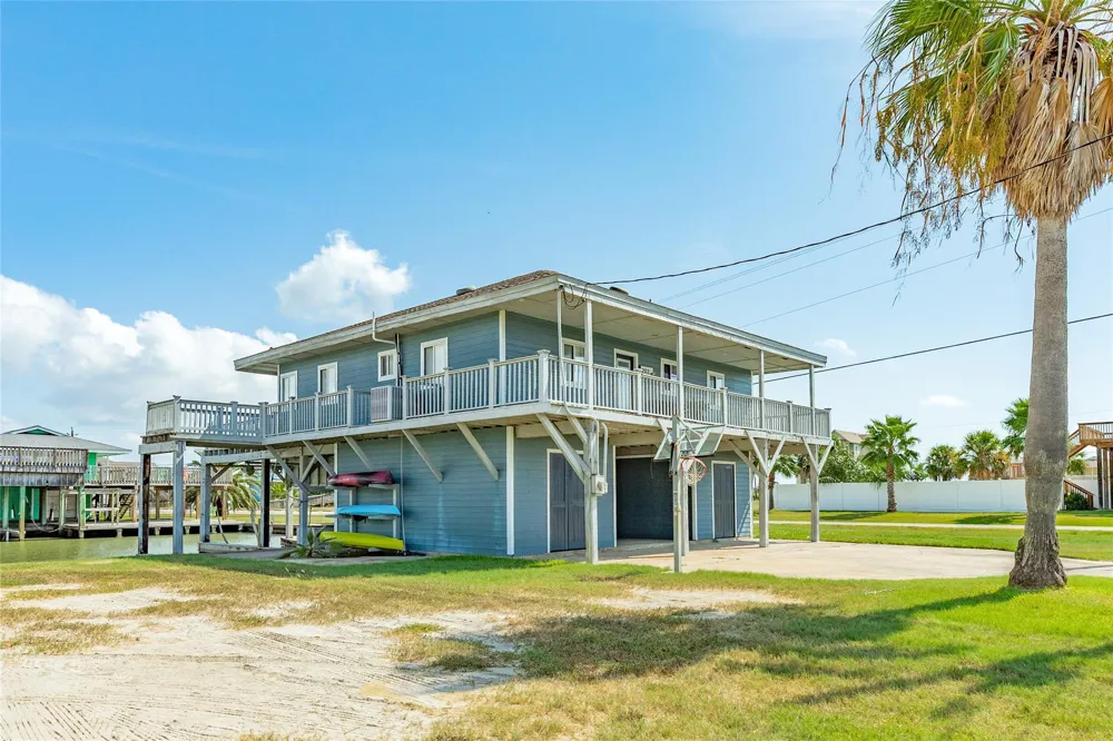 202 Schooner Drive Freeport, TX 77541