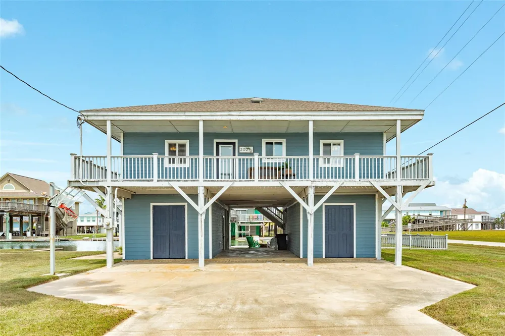 202 Schooner Drive Freeport, TX 77541