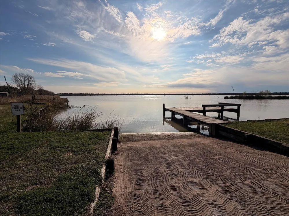 1126 Bronco Trail Angleton, TX 77515