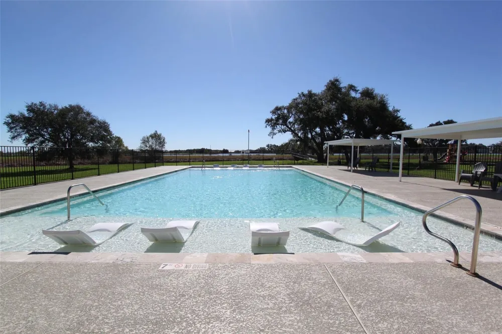1126 Bronco Trail Angleton, TX 77515