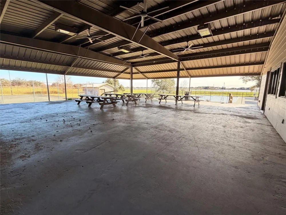 1126 Bronco Trail Angleton, TX 77515