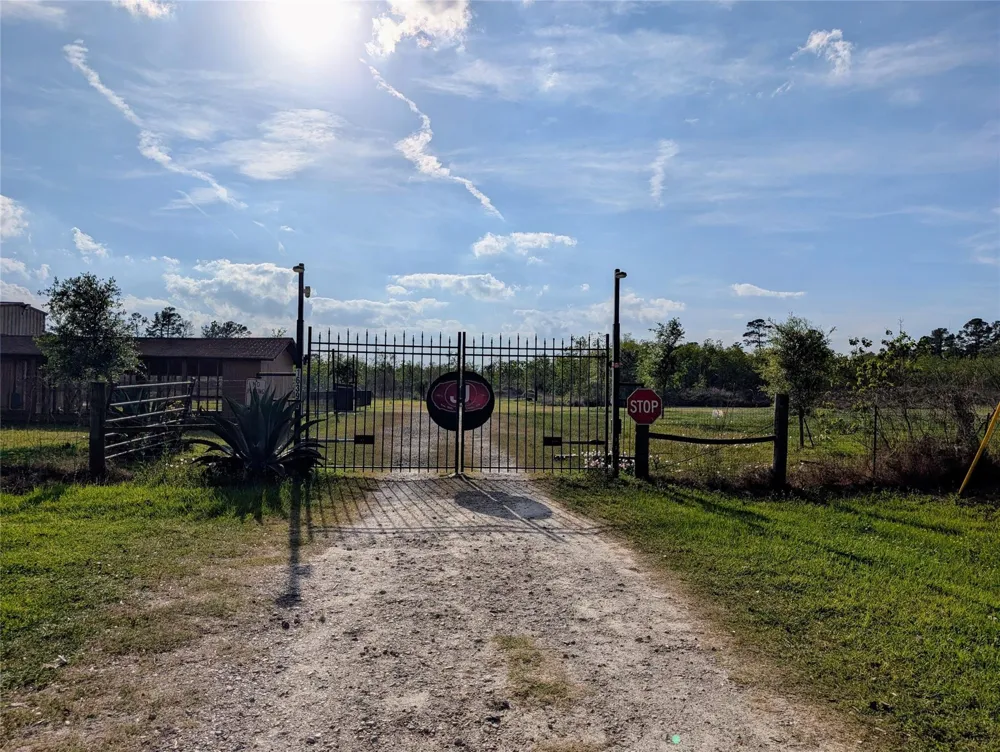 1639 Country Oaks Drive Crosby, TX 77532