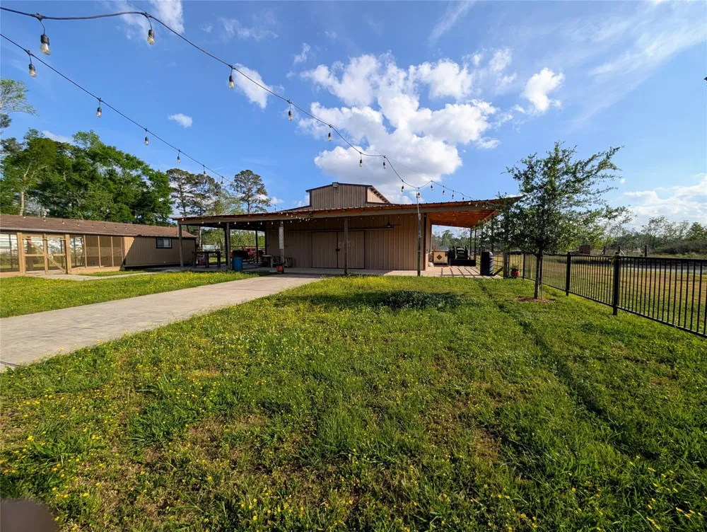 1639 Country Oaks Drive Crosby, TX 77532