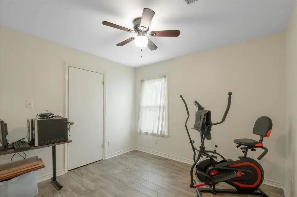758 Wire Road Huntsville, TX 77320