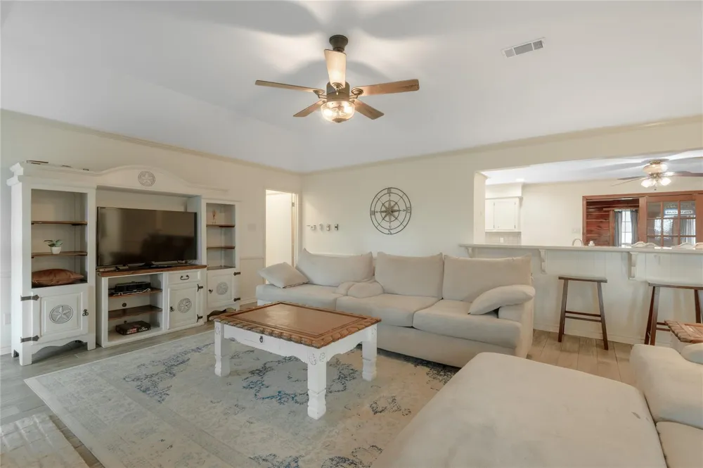 758 Wire Road Huntsville, TX 77320