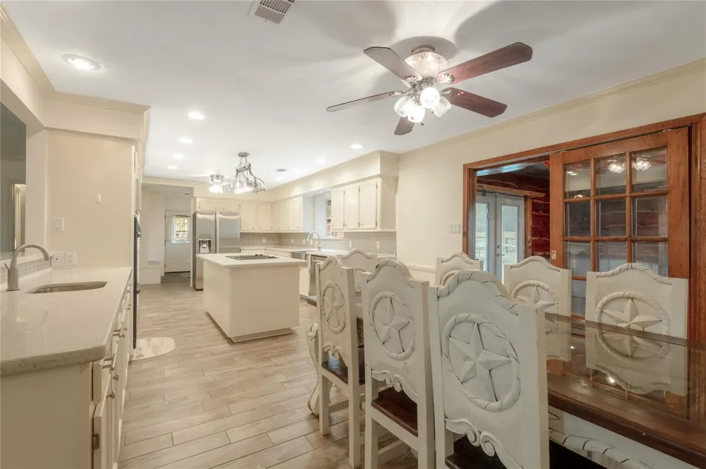 758 Wire Road Huntsville, TX 77320
