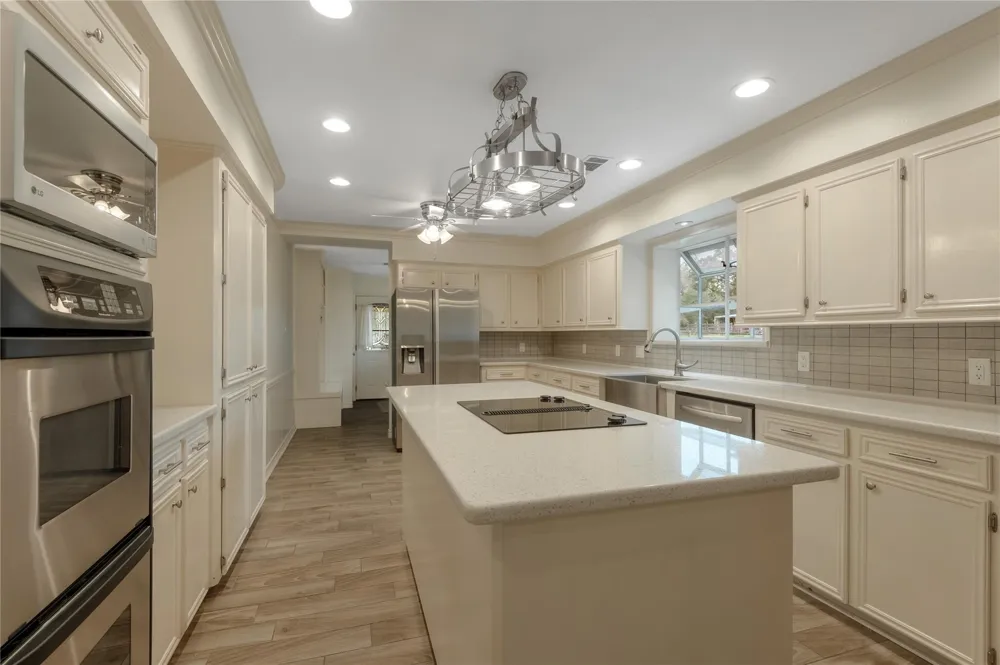 758 Wire Road Huntsville, TX 77320