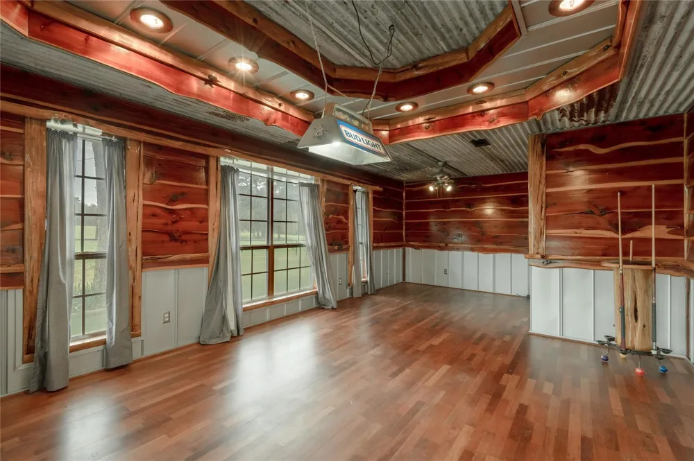 758 Wire Road Huntsville, TX 77320