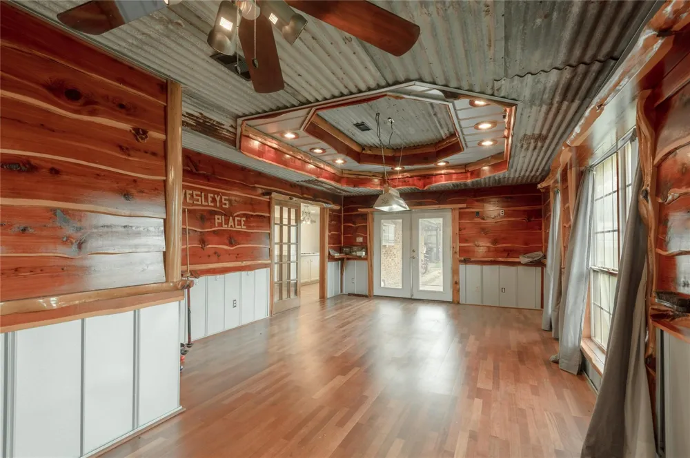 758 Wire Road Huntsville, TX 77320