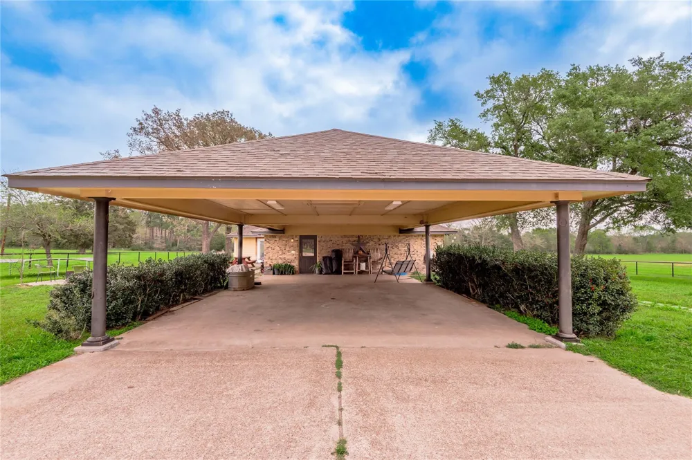 758 Wire Road Huntsville, TX 77320