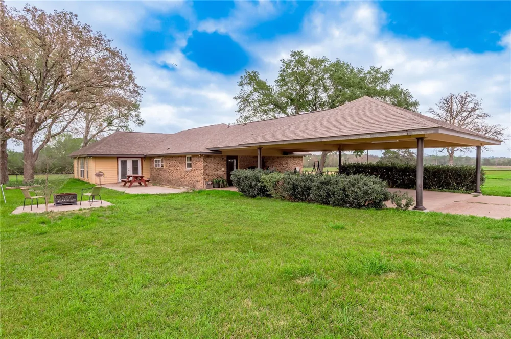 758 Wire Road Huntsville, TX 77320