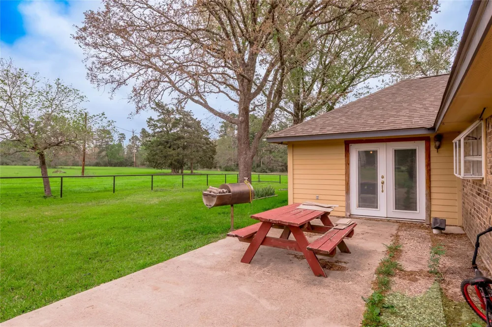 758 Wire Road Huntsville, TX 77320