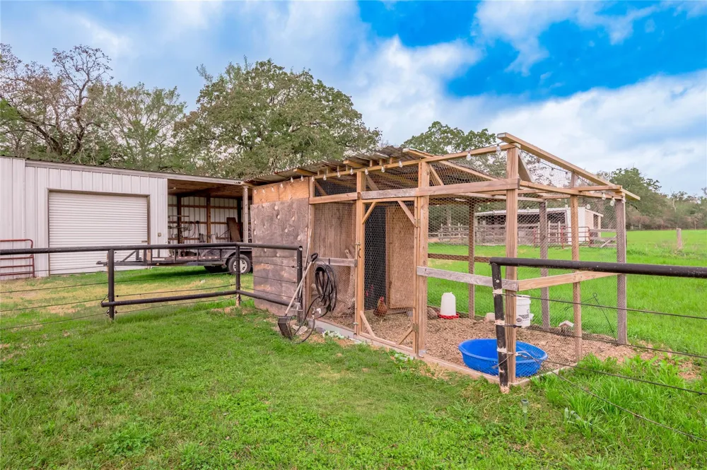 758 Wire Road Huntsville, TX 77320