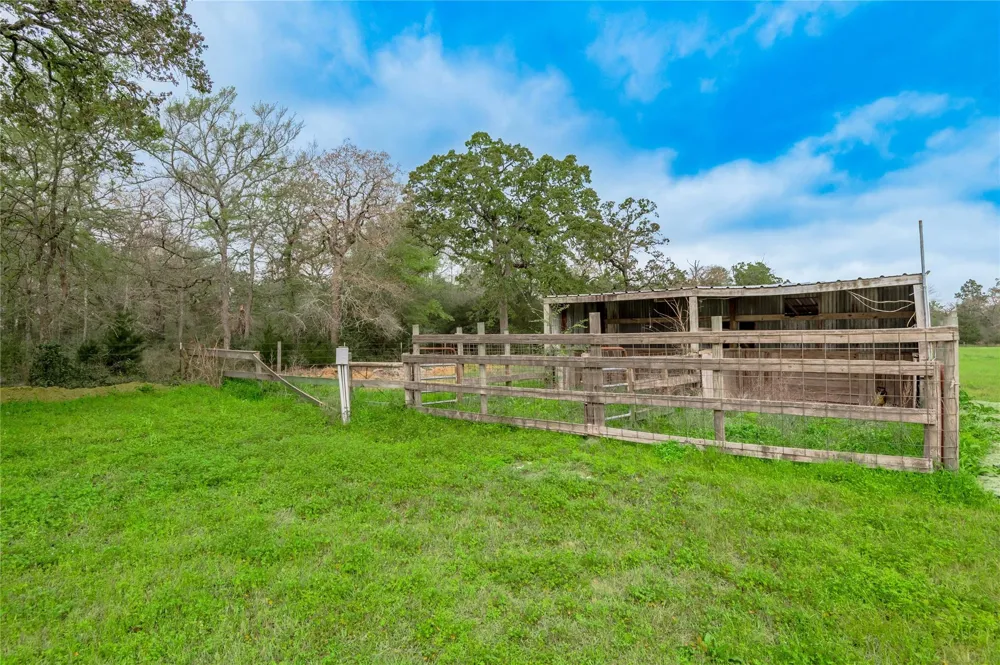 758 Wire Road Huntsville, TX 77320