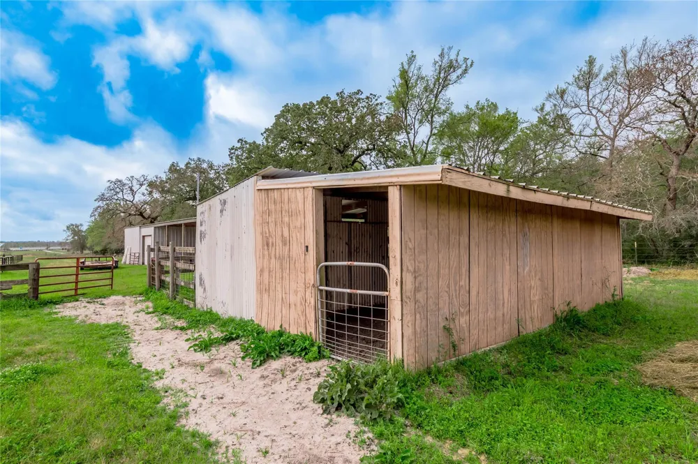 758 Wire Road Huntsville, TX 77320