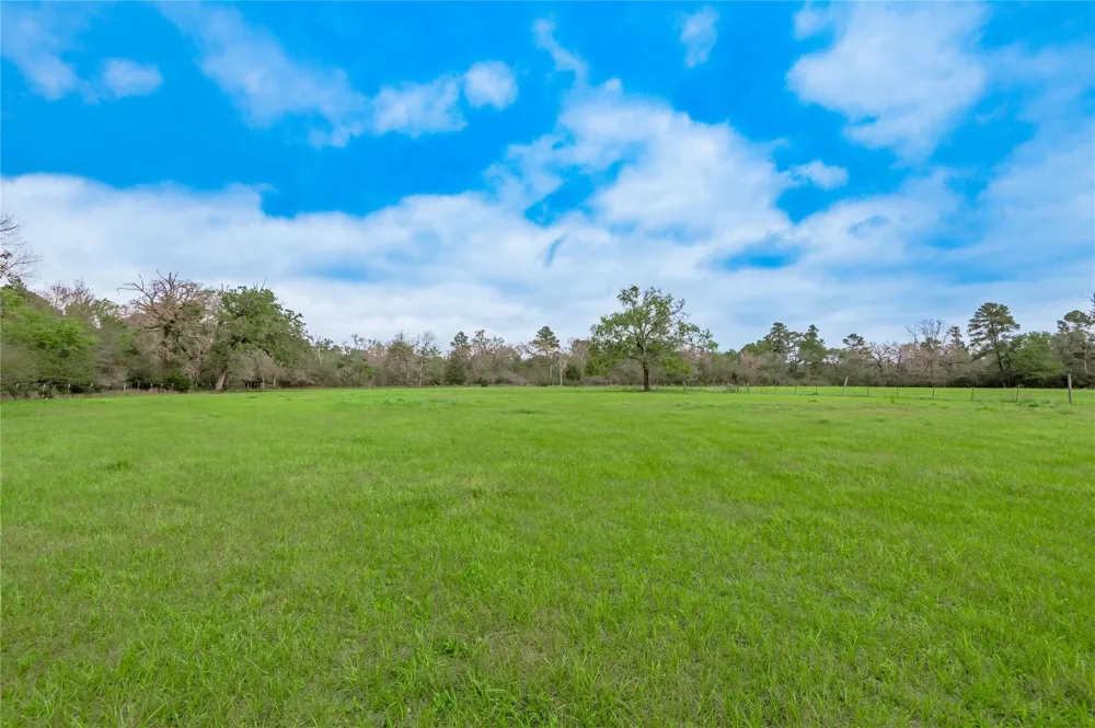 758 Wire Road Huntsville, TX 77320