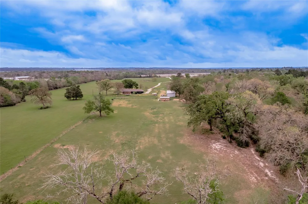 758 Wire Road Huntsville, TX 77320