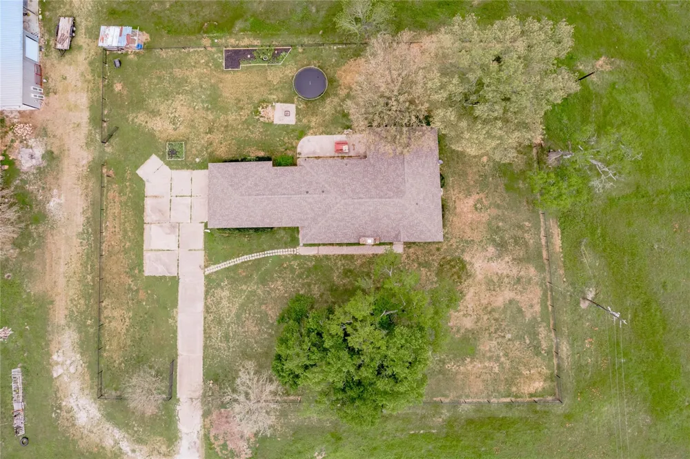 758 Wire Road Huntsville, TX 77320