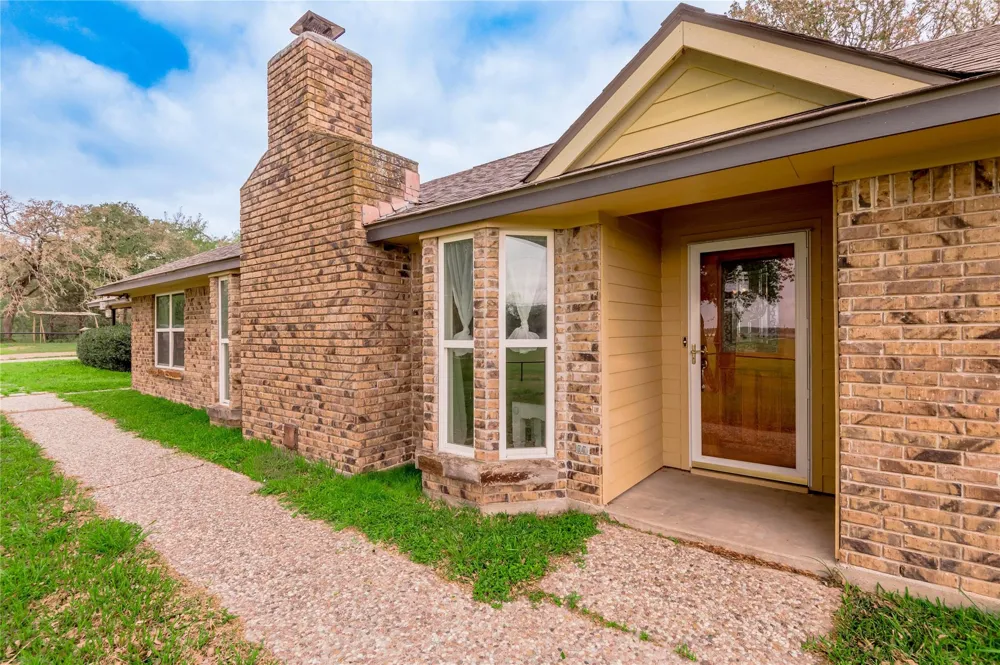 758 Wire Road Huntsville, TX 77320