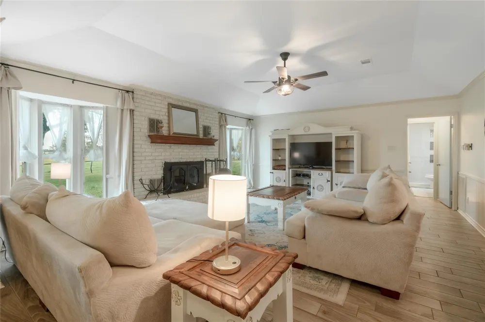 758 Wire Road Huntsville, TX 77320