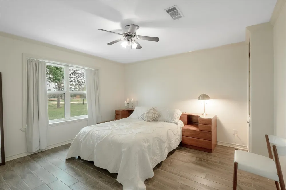 758 Wire Road Huntsville, TX 77320