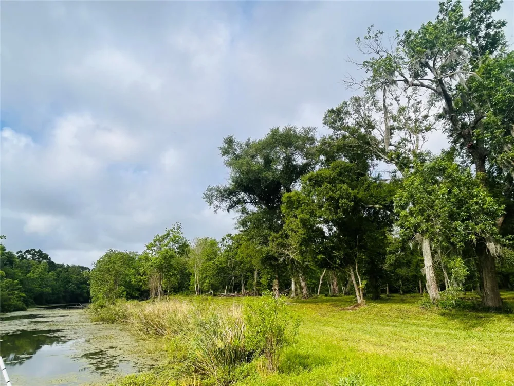 1214 Chuckwagon Court Angleton, TX 77515