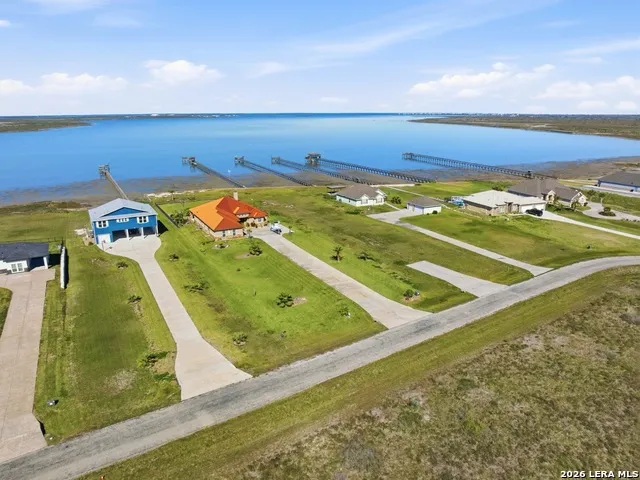 125 DOCKSIDE DR Rockport, TX 78382