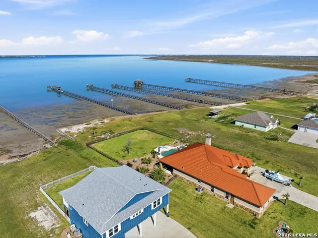 125 DOCKSIDE DR Rockport, TX 78382