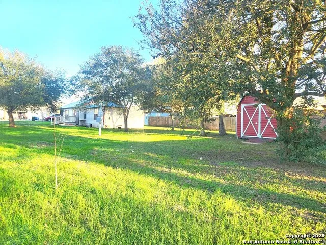 303 milam Pettus, TX 78146