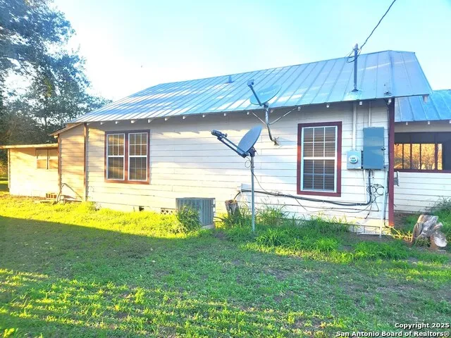 303 milam Pettus, TX 78146