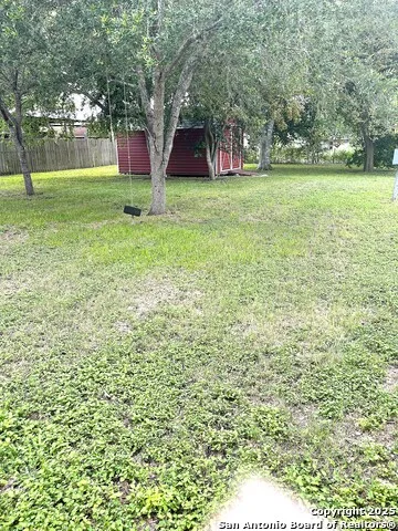 303 milam Pettus, TX 78146