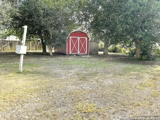 303 milam Pettus, TX 78146