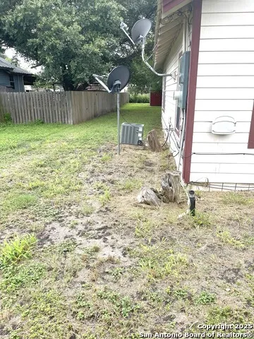 303 milam Pettus, TX 78146