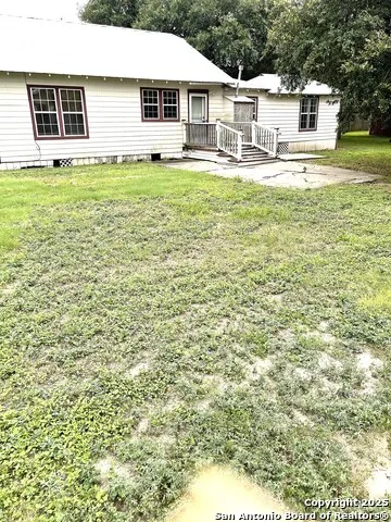 303 milam Pettus, TX 78146