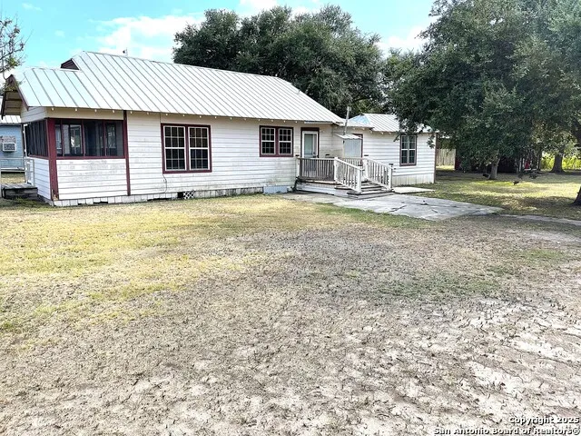 303 milam Pettus, TX 78146
