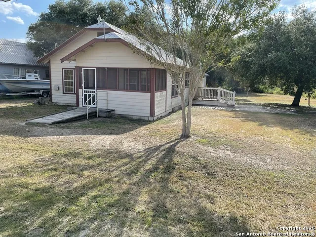 303 milam Pettus, TX 78146