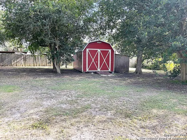 303 milam Pettus, TX 78146