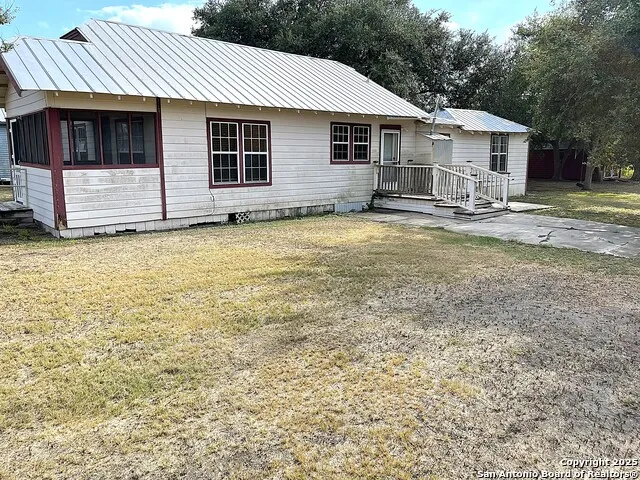 303 milam Pettus, TX 78146