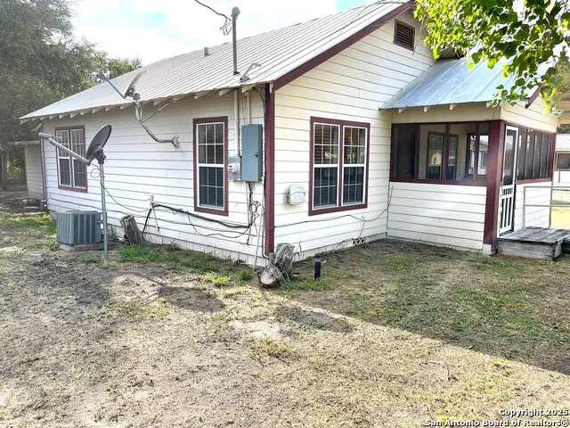 303 milam Pettus, TX 78146