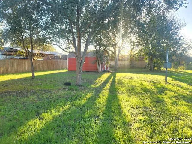 303 milam Pettus, TX 78146