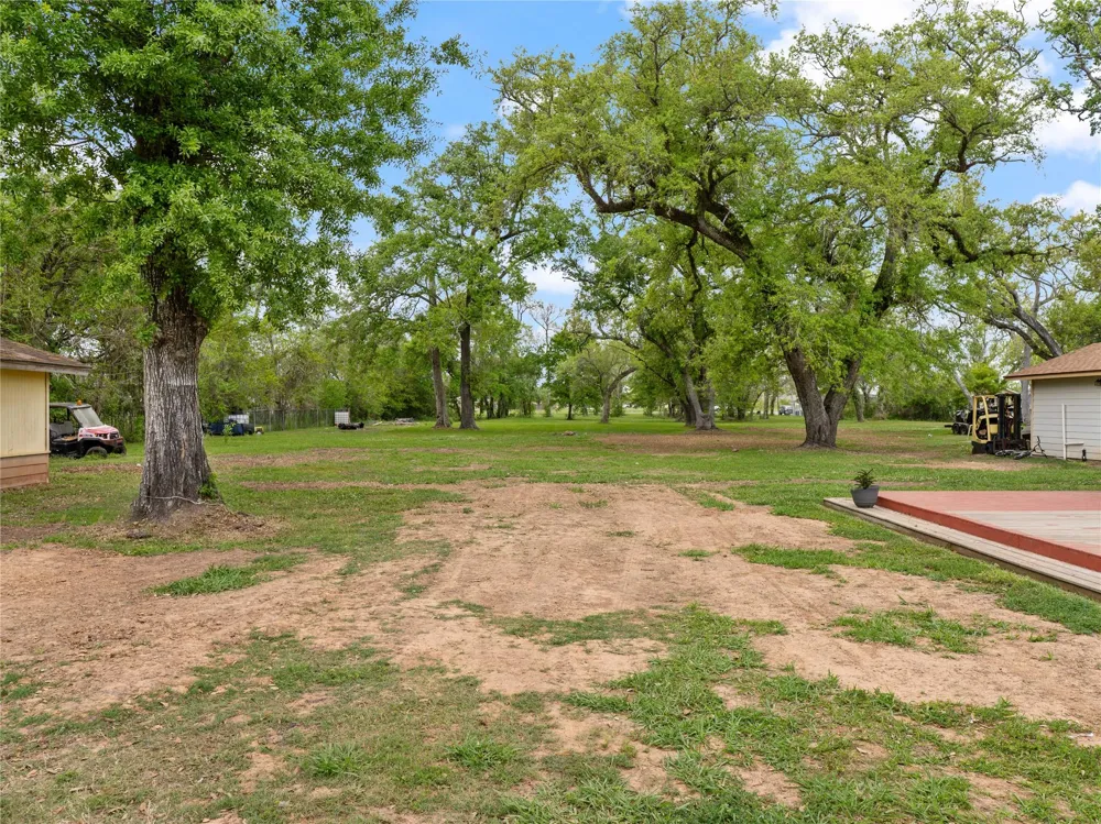 496 James Street Clute, TX 77531