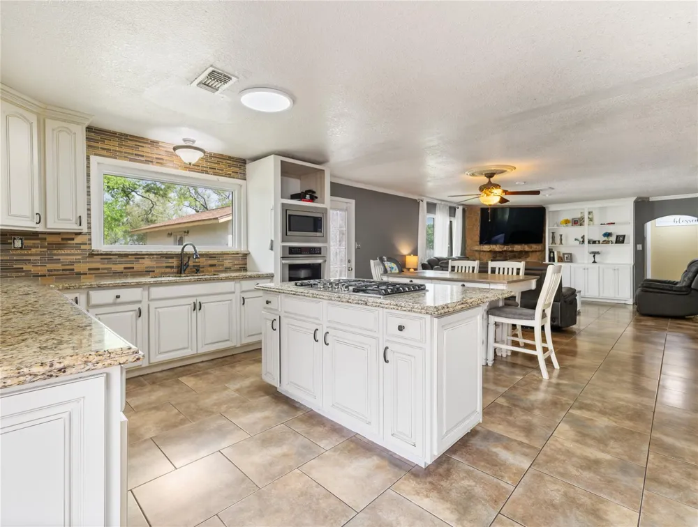 496 James Street Clute, TX 77531
