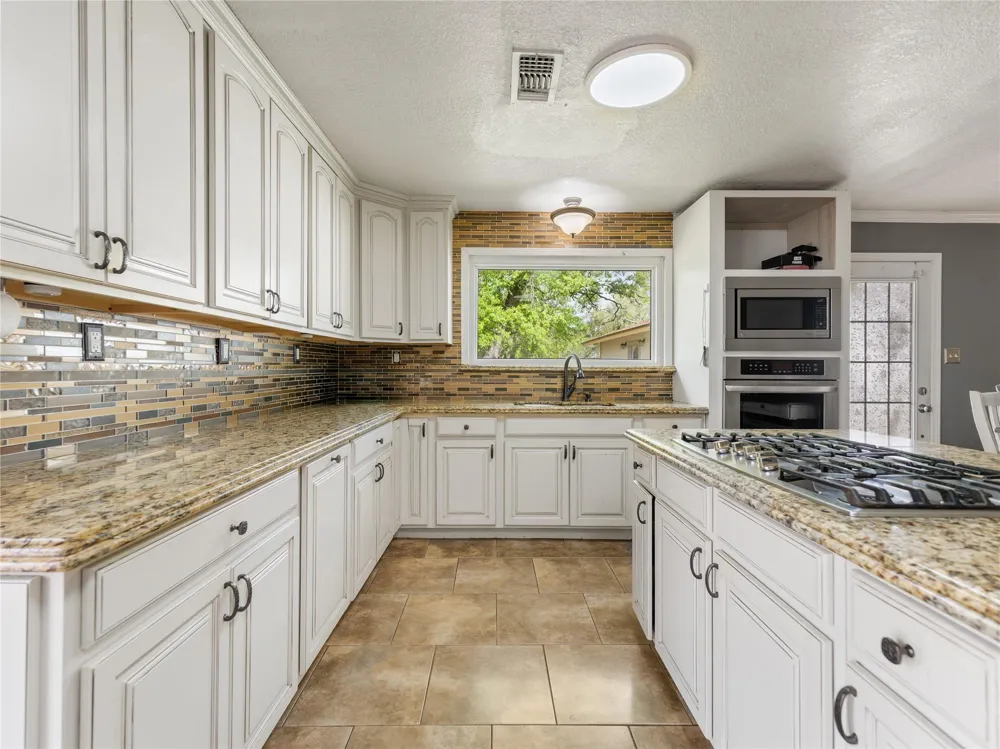 496 James Street Clute, TX 77531