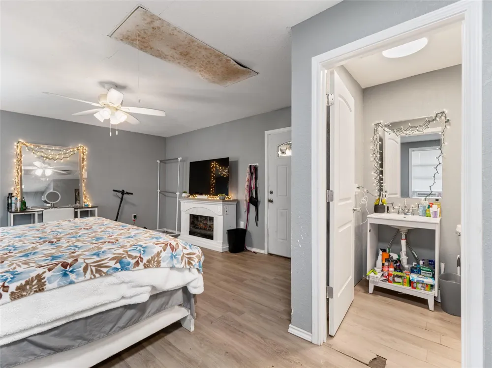 496 James Street Clute, TX 77531