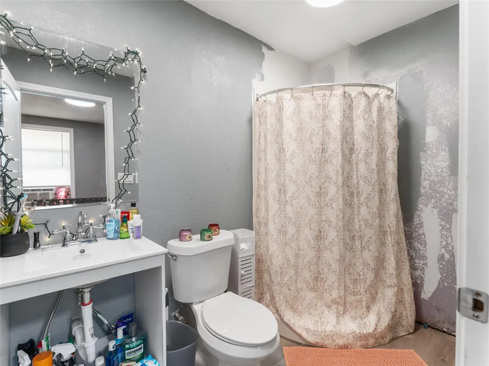 496 James Street Clute, TX 77531