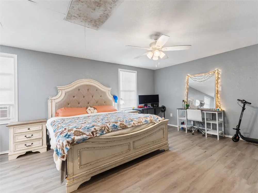 496 James Street Clute, TX 77531