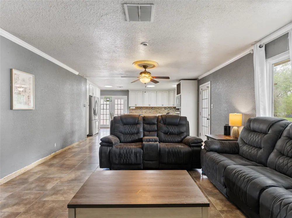 496 James Street Clute, TX 77531