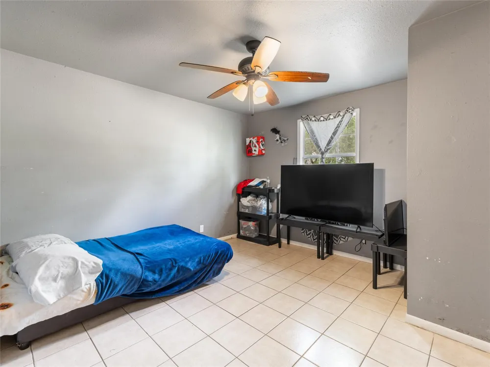 496 James Street Clute, TX 77531