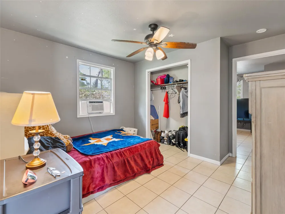496 James Street Clute, TX 77531